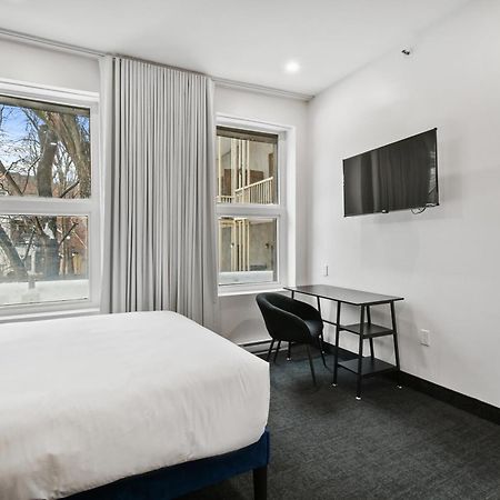 Lift Hotel Монреал Екстериор снимка