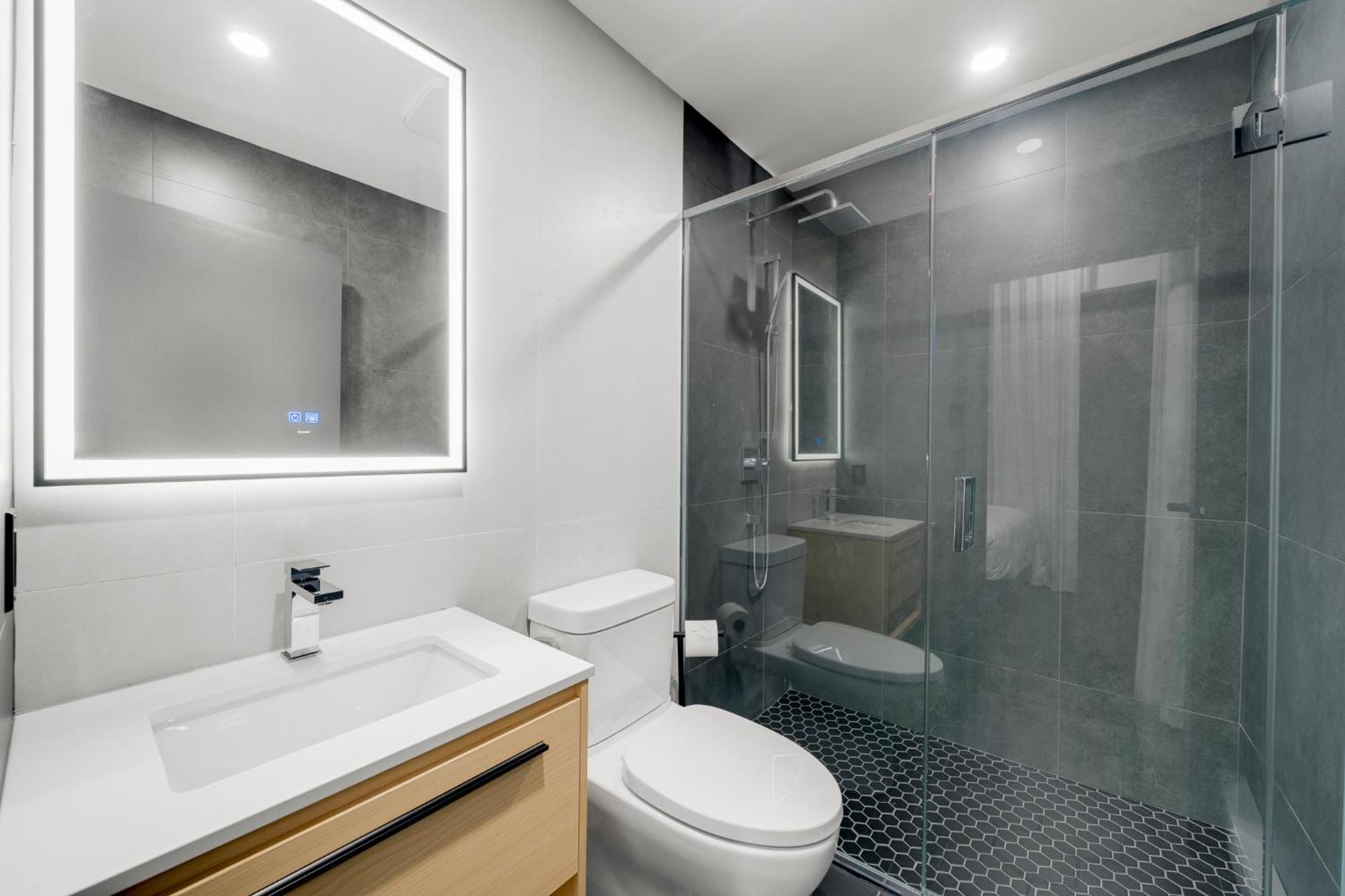 Lift Hotel Монреал Екстериор снимка