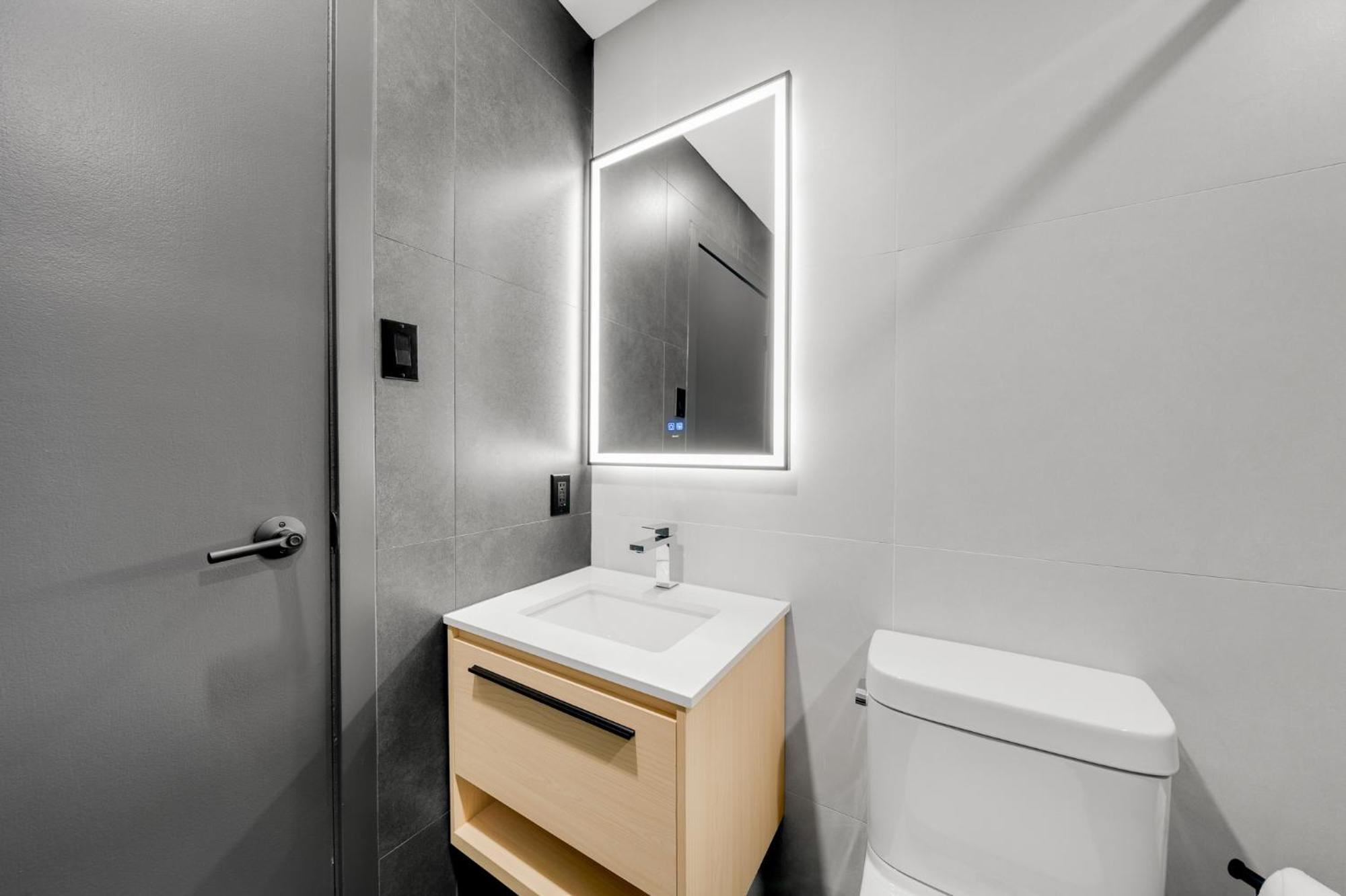 Lift Hotel Монреал Екстериор снимка