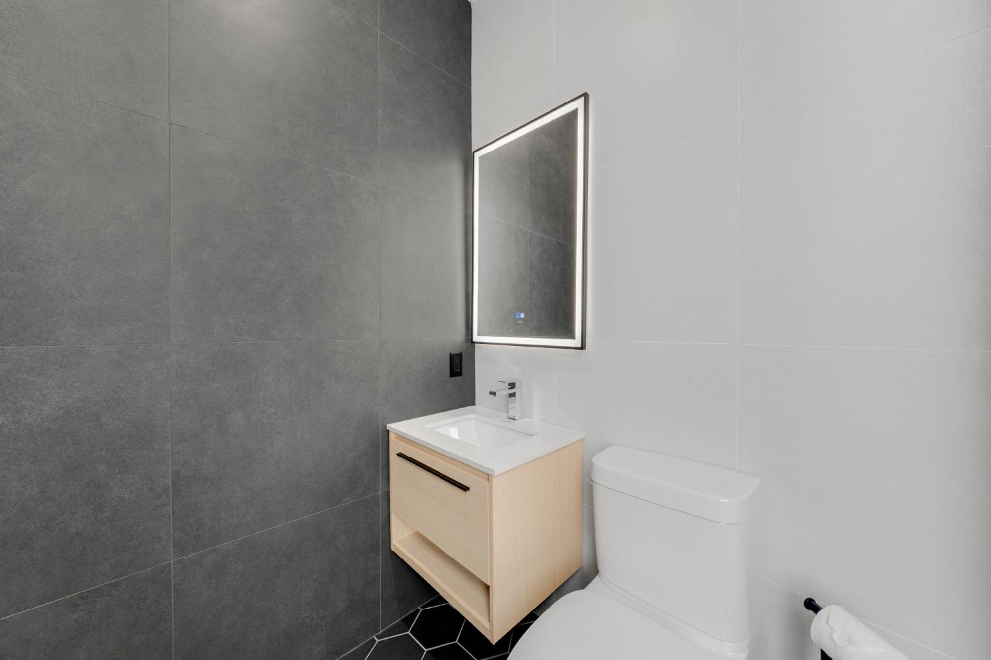 Lift Hotel Монреал Екстериор снимка