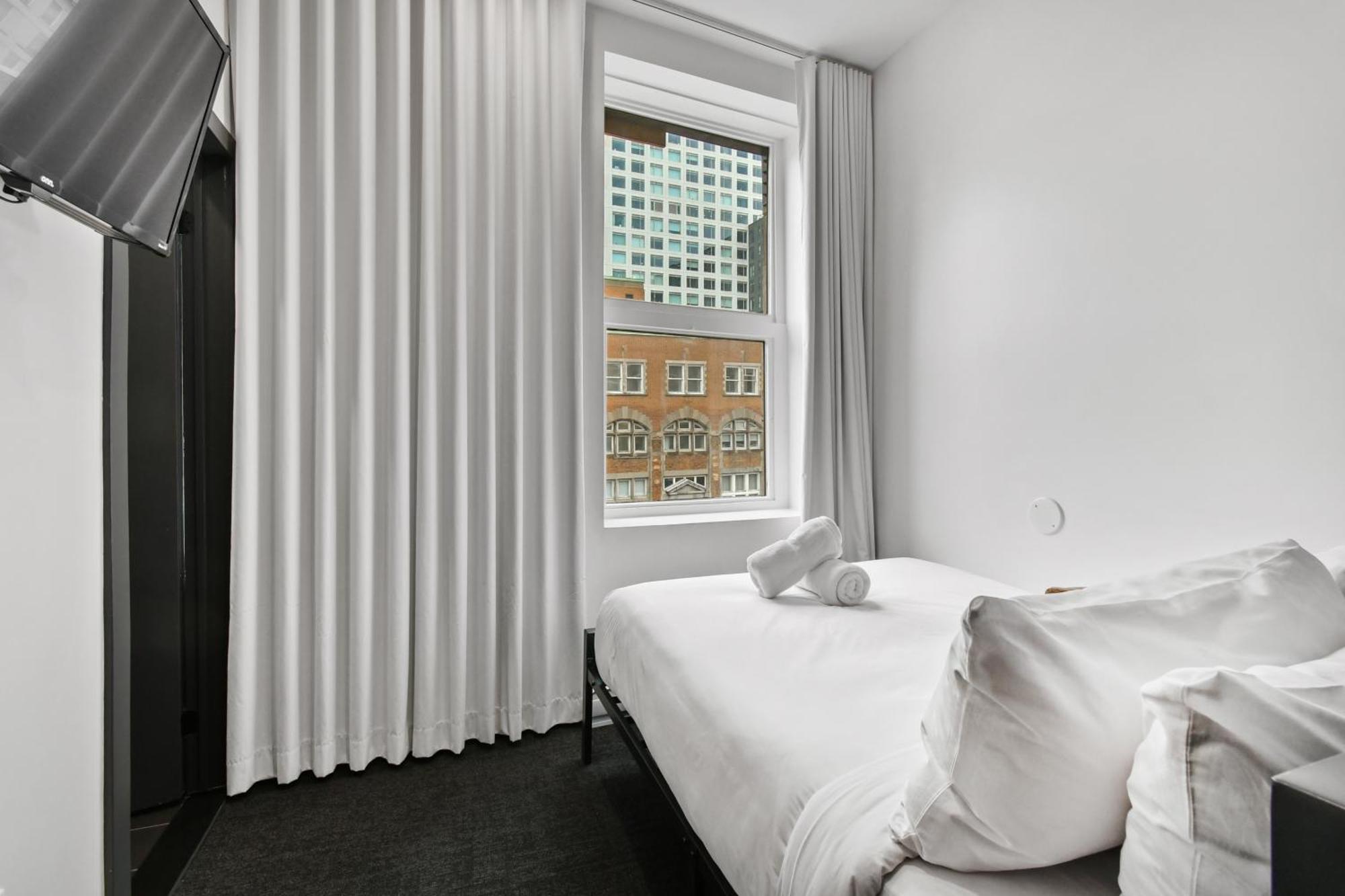 Lift Hotel Монреал Екстериор снимка