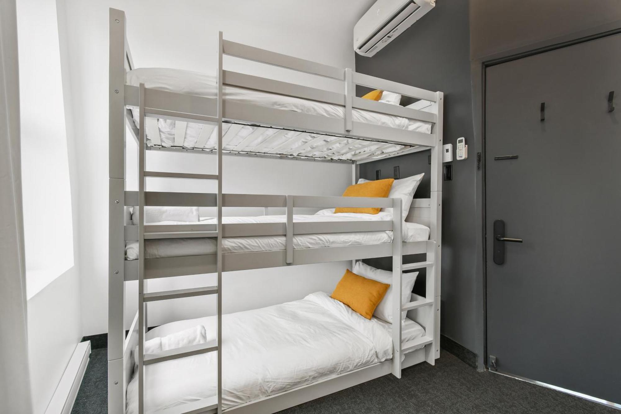 Lift Hotel Монреал Екстериор снимка
